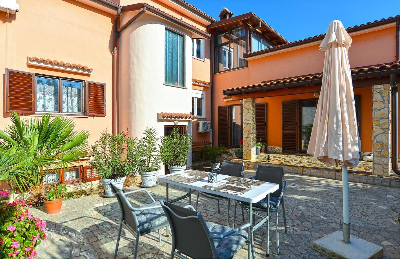 Apartment Puzar 295 Stinjan Exterior photo