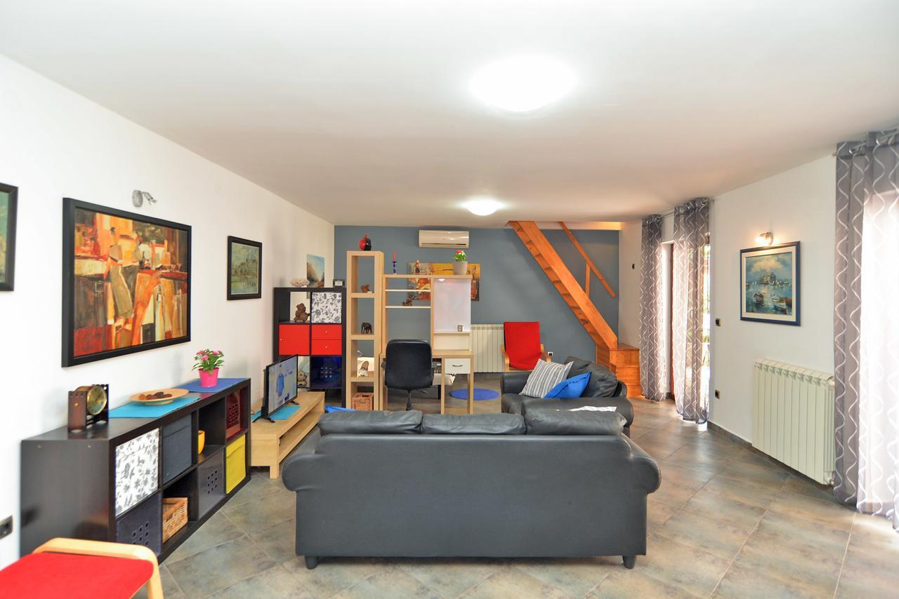 Apartment Puzar 295 Stinjan Exterior photo
